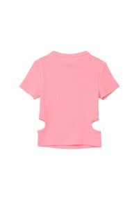 Różowa koszulka z krótkim rękawem o prążkowanej strukturze, z wycięciami po bokach oraz okrągłym dekoltem, wykonana z miękkiego materiału.