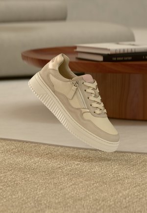 Sneaker low - panna/oak/bloom