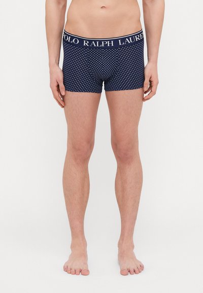 Sötétkék, pamut keverék boxer nadrág kis fehér pöttyökkel; a derékrészén a "POLO RALPH LAUREN" feliratú márkás gumiszalag található.