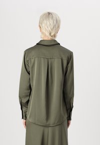 ONLY ONLGABBY SHIRT - Blusa com botões - kalamata