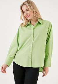 Unselected, pistachio green