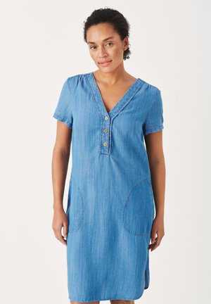 KAMINAS - Robe en jean - medium blue denim