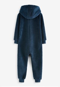 Navyblauwe fleecedonsoverall met een capuchon, voorzien van een zachte textuur, lange mouwen en elastische boorden bij de enkels. Achteraanzicht weergegeven.