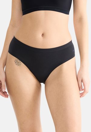 Zwarte katoenen bikini onderbroek met een gladde textuur en een low-rise ontwerp. Heeft een dunne tailleband en subtiele branding aan de zijkant.