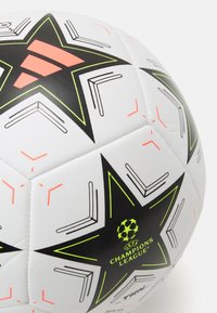 adidas Performance UCL TRAIN - Calcio - white/black/platin metallic/team solar yellow