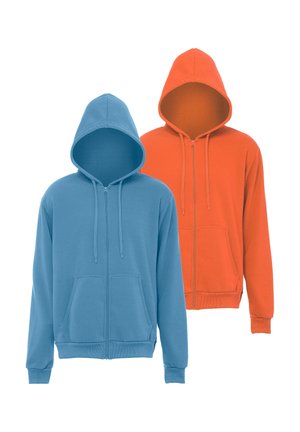 Twee effen gewatteerde jasjes met capuchon en ritssluiting, één blauw aan de voorkant en één oranje achteraan, beide met voorzakken en trekkoorden.