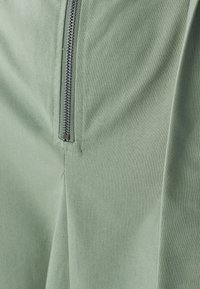 MACIA - Maksi garuma kleita - sage green