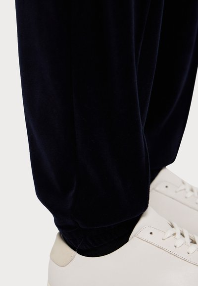 Emporio Armani PANTALONI - Treniņtērpa apakšdaļas - blu navy