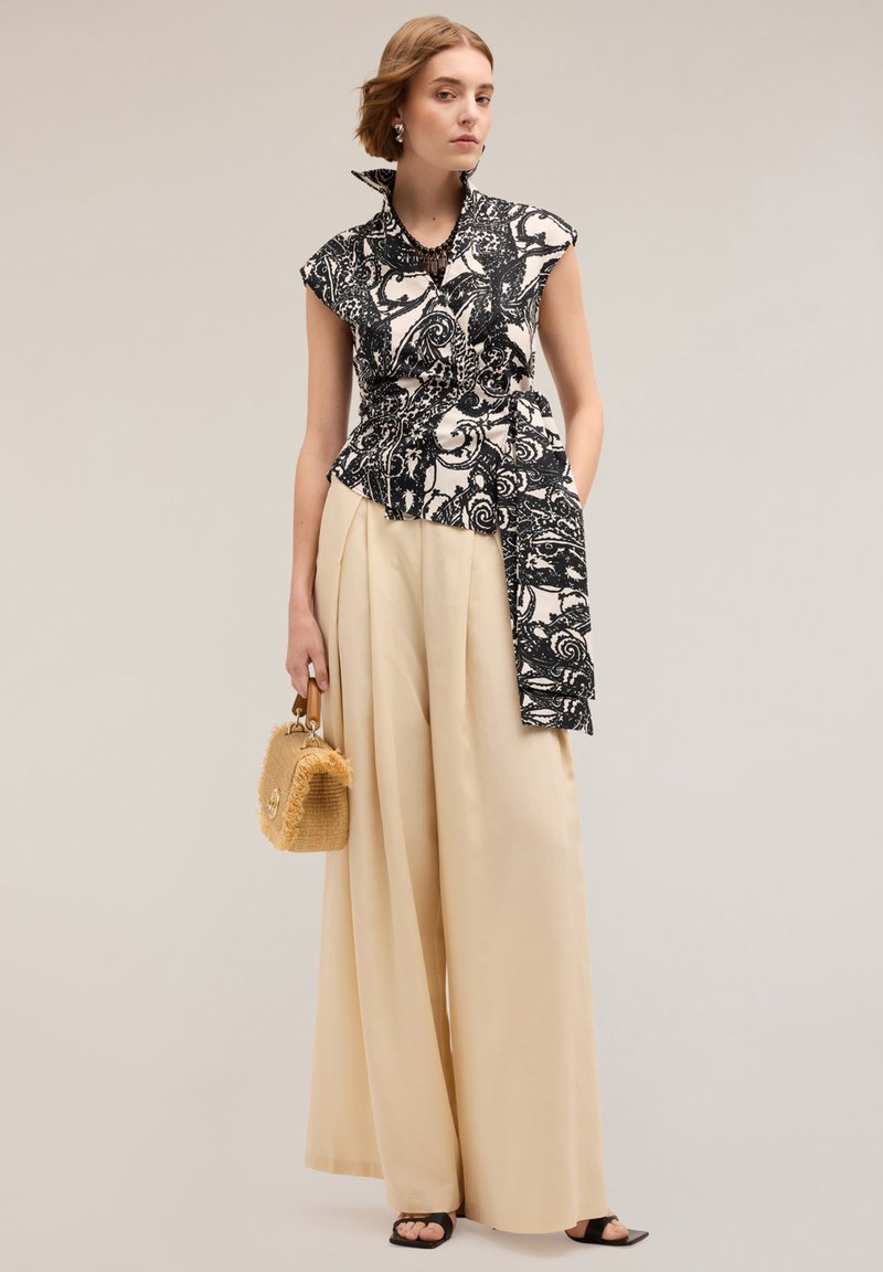 Seta Fiocco Camicetta Nera Senza Maniche Motivi SENZA MANICHE