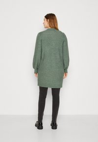 Vero Moda Curve VMRUBELLEFILE LONG CARDIGAN - Cardigan - laurel wreath melange