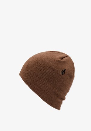 Bonnet en tricot marron avec une finition texturée. Présente un petit logo noir sur le côté et un design ample, idéal pour un look décontracté.