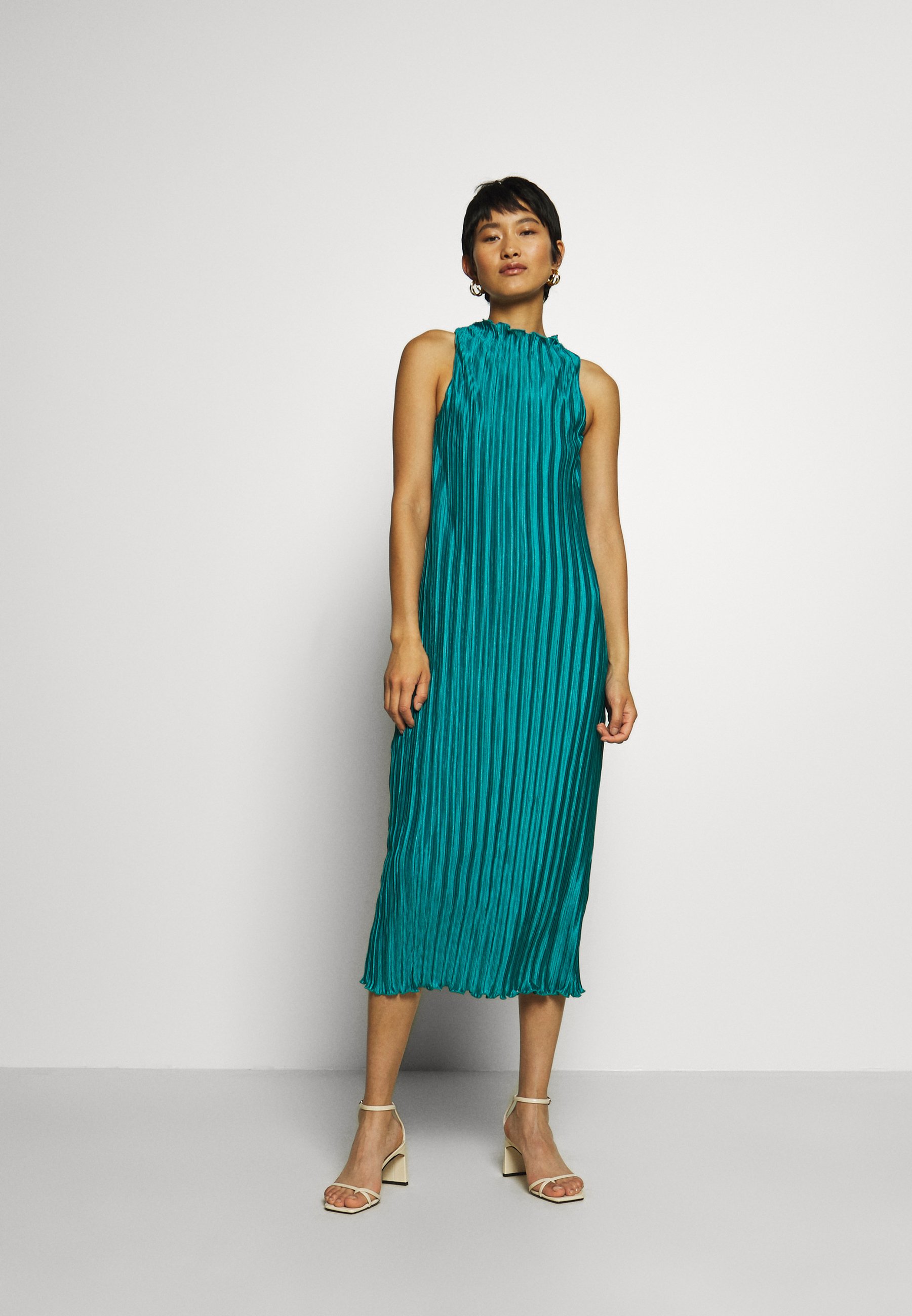 Who What Wear PLISSE DRESS Ballkjole emeraldgrønn Who What Wear PLISSE DRESS - Ballkjole - emerald