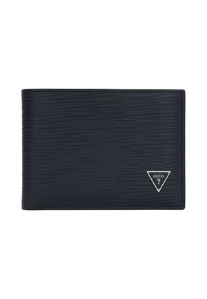 Portafoglio bifold in pelle nera strutturata con piccolo logo triangolare Guess in argento nell'angolo in basso a destra.