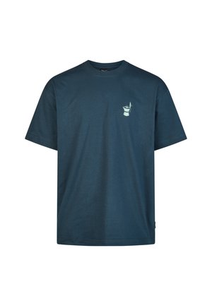 Dunkelblaues T-Shirt mit kurzen Ärmeln und Rundhalsausschnitt mit kleinem weiß-blauem Mokkakannen- und Löffel-Design auf der linken Brust.
