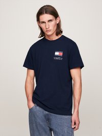 Tommy Jeans ESSENTIAL FLAG TEE  - T-shirt basic - dark night navy