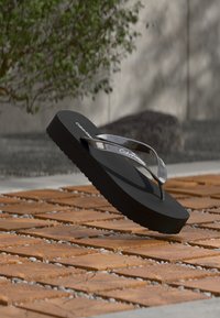 Επιλέχθηκε, black/cloudburst