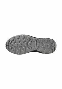 Baskets noires avec une semelle extérieure en caoutchouc texturé gris, équipée de crampons multidirectionnels et d'un logo sur le côté pour une meilleure traction et adhérence.