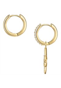 Zlatne naušnice u obliku prstena s elegantnim dizajnom, jedna od njih s lancem ukrašenim malim prozirnim kamenčićima. Glatka tekstura, okrugli oblik.