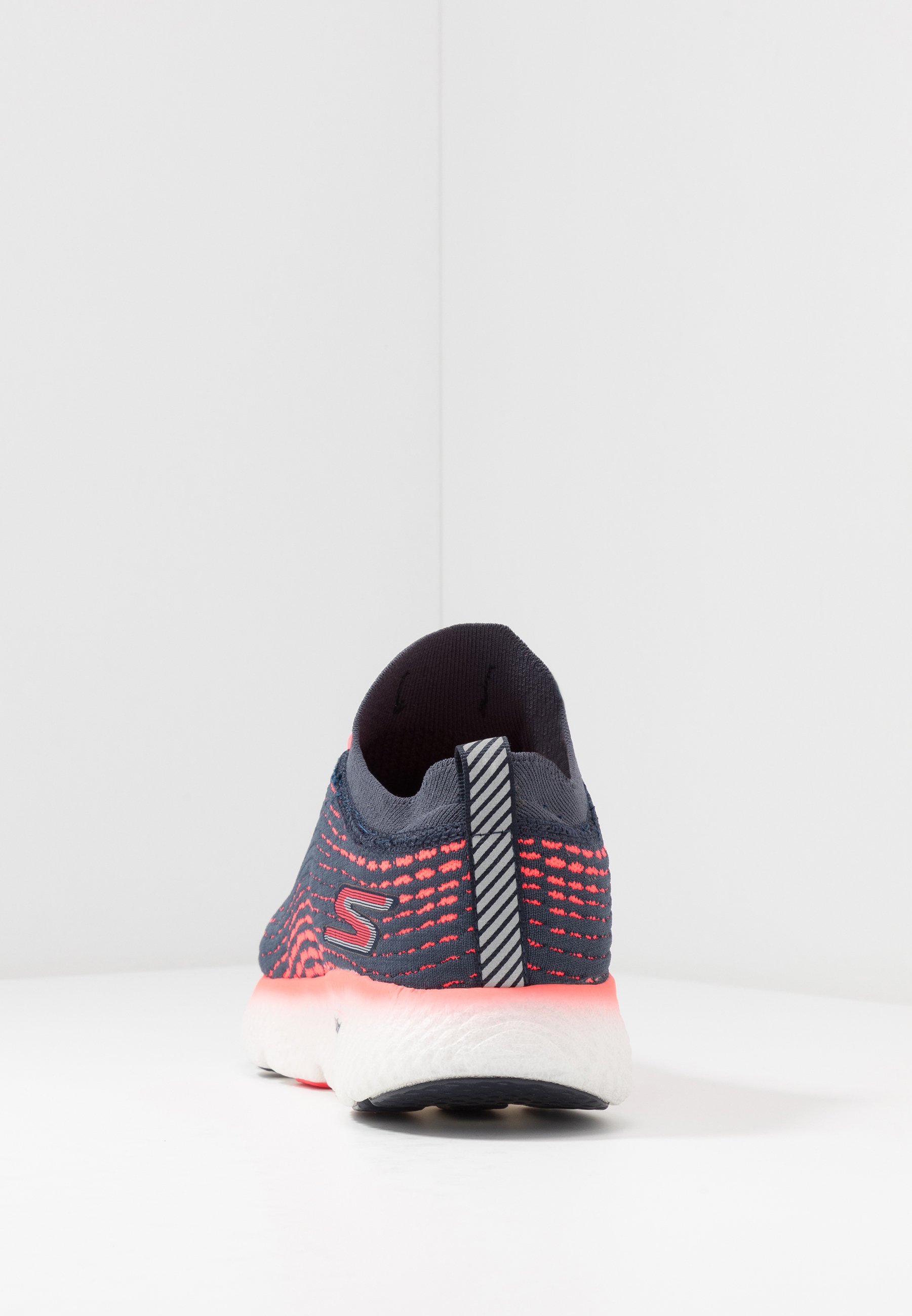 Skechers Performance MAXROAD 4 Nøytrale løpesko navy Skechers Performance MAXROAD 4 Nøytrale løpesko navy