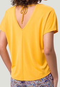 zero Triko s potiskem - yellow