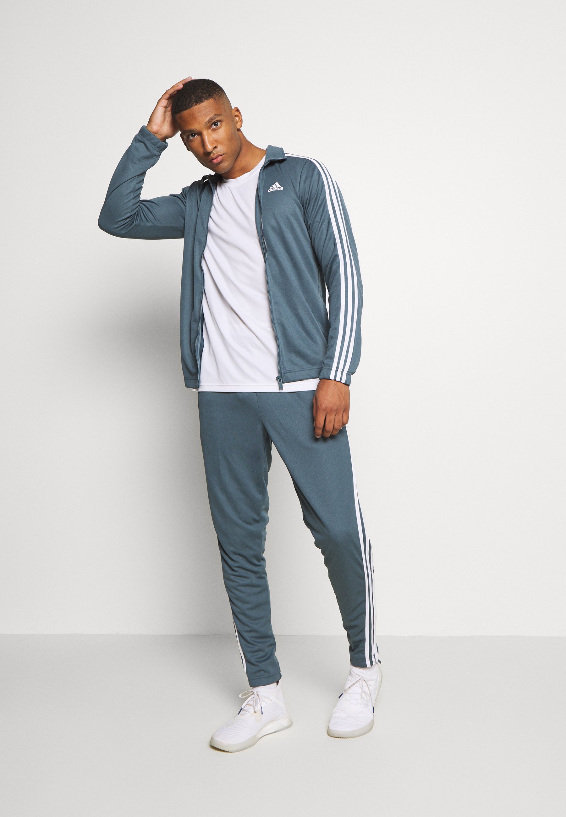 adidas Performance TIRO AEROREADY SPORTS TRACKSUIT SET adidas Performance TIRO AEROREADY SPORTS TRACKSUIT SET