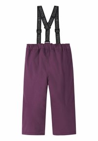 Fioletowe wodoodporne spodnie dziecięce z regulowanymi czarnymi szelkami, z powtarzającym się białym logo "reima".
