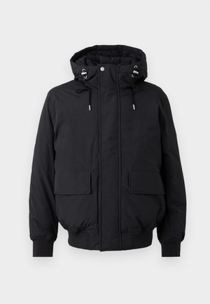 Crna kapuljača jakna s patentnim zatvaračem, elastičnim manžetama i dva prednja džepa. Glatka tkanina s laganim, podstavljenim dizajnom.