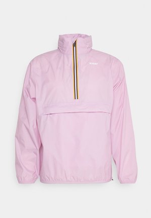 Helles rosa Pullover-Jacke aus wasserabweisendem Material. Verfügt über einen Halb-Reißverschlusskragen, elastische Bündchen und eine Fronttasche mit einem horizontalen Streifen.