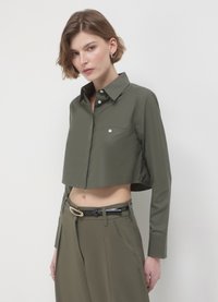 Calliope CROP TINTA UNITA - Camicia - verde militare chiaro