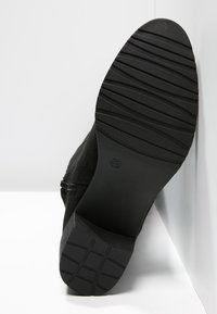 Les Tropeziennes par M Belarbi Botas mosqueteras - black