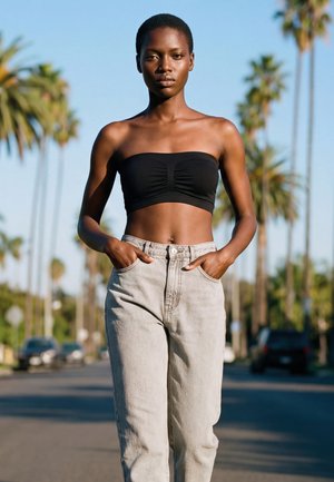 Urban Classics, STRAPLESS PADDED BANDEAU BRA WITH RUCHING - Soutien-gorge à bretelles amovibles - black