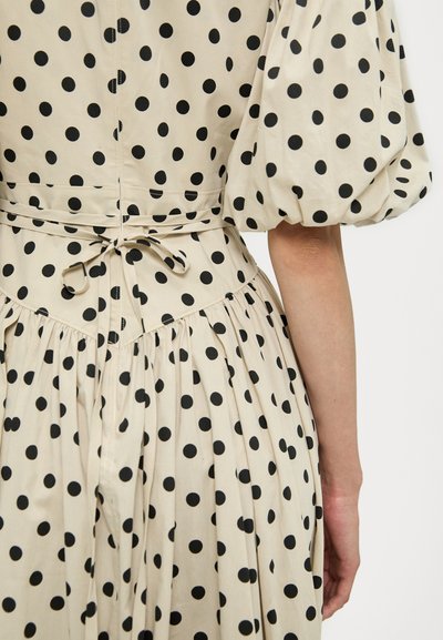 Cinq à Sept POLKA DOT STASSIE DRESS - Denné šaty - gardenia/black