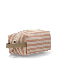 Bolso de cosméticos de tela rayada en color coral y crema, con bordes redondeados, un cierre de cremallera y un asa lateral para un fácil transporte.