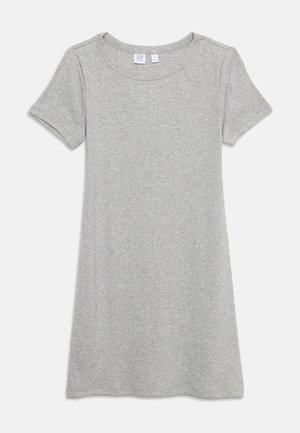 Vestito grigio chiaro a maniche corte in tessuto a costine con scollo rotondo e piccolo logo "GAP" ricamato al centro del petto.