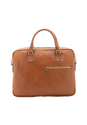 Bruine leren kantoorhandtas met dubbele handgrepen aan de bovenkant, rechthoekige vorm, een voorzak met rits en zichtbare stikdetails. Heeft een gladde textuur.