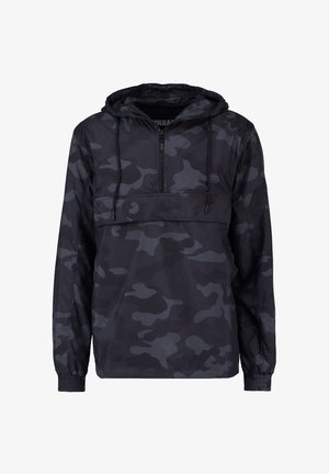 Jachetă pulover camuflaj negru cu glugă, fermoar scurt frontal, manșete elastice și material ușor, rezistent la apă. Textură netedă, design modern.
