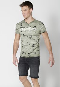 Koroshi SHORT SLEEVE - Apdrukāts T-krekls - kaki khaki