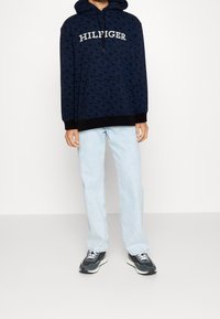 Tommy Hilfiger Jersey con capucha - dark blue