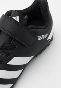 adidas Performance PREDATOR 20.4 FOOTBALL TURF UNISEX - Botines de fútbol para césped - core black/footwear white