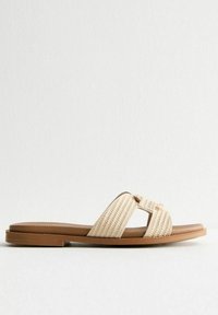 New Look Wide Fit WIDE FIT RAFFIA HARDWARE STRAP - Ciabattine - off white