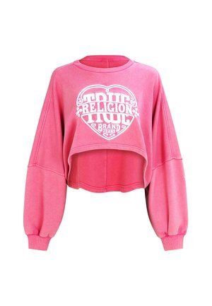 Rosa cropped Sweatshirt mit weiten, ballonförmigen Ärmeln. Mit einem weißen Herzmotiv und dem Schriftzug "TRUE RELIGION BRAND JEANS" in fetten Buchstaben.