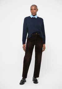 Tory Burch STRAIGHT LEG JEAN - Traperice ravnih nogavica - jasper brown