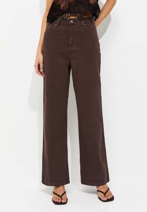 New Look, DARK ADALAE HIGH WAISTED WIDE LEG JEANS - Pernera ancha - dark brown