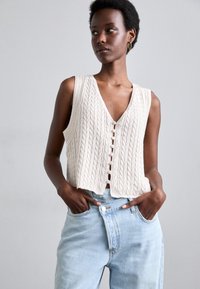 KNITID CABLED BUTTON VEST - Γιλέκο - calico