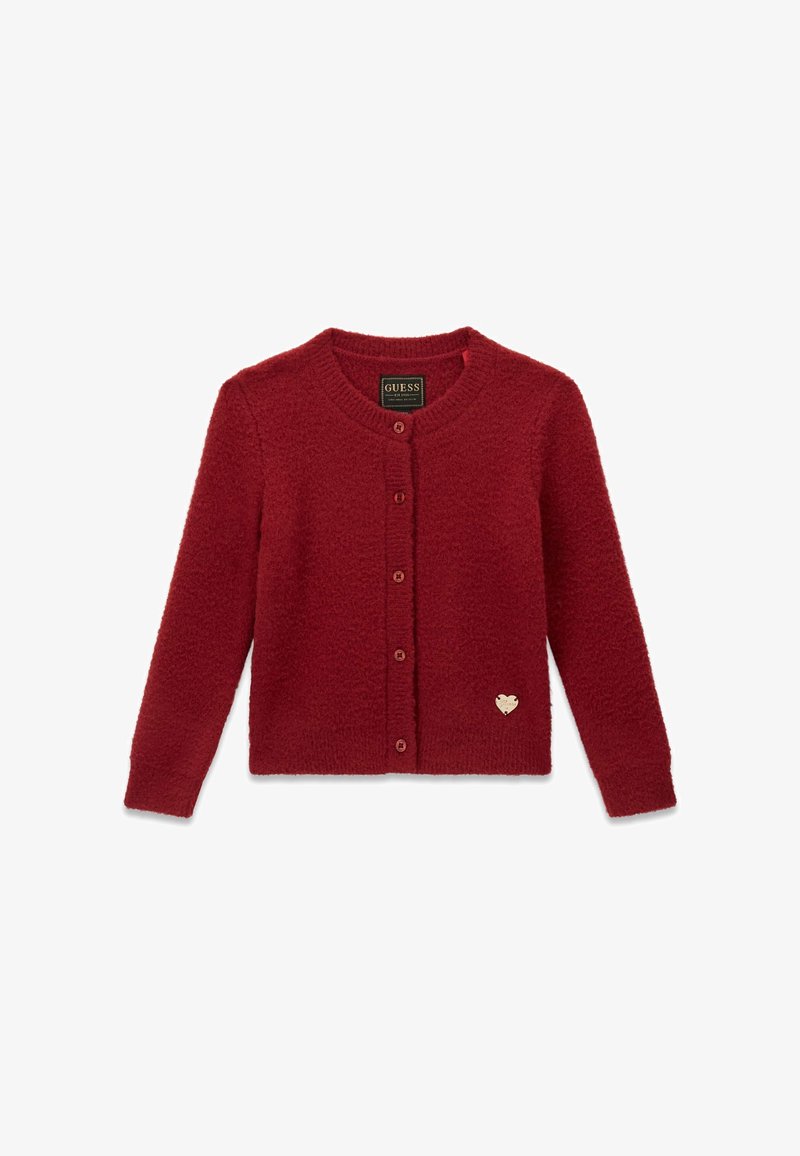 Cardigan rouge en maille duveteuse à manches longues, col rond, fermeture boutonnée devant et petit emblème en forme de cœur sur le côté inférieur.