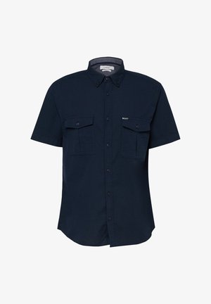 Granatowa, krótkorękawowa koszula na guziki z dwoma kieszeniami z patkami z przodu oraz kołnierzykiem zapinanym na guziki.