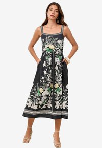Lipsy PLACEMENT PRINTED CAMI STRAP MIDI - Vapaa-ajan mekko - black