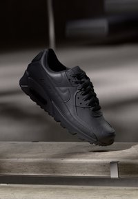Unausgewählt, black