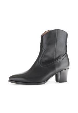 Schwarze Leder-Ankle-Boots mit spitzer Zehenpartie, geschwungenen Ausschnitten und einem mittelhohen Blockabsatz. Glatte Textur und minimalistische Designdetails.