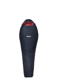 Sac de couchage momie bleu foncé avec doublure intérieure rouge et logo "MILLET" centré à l'avant, conçu pour le camping en plein air.